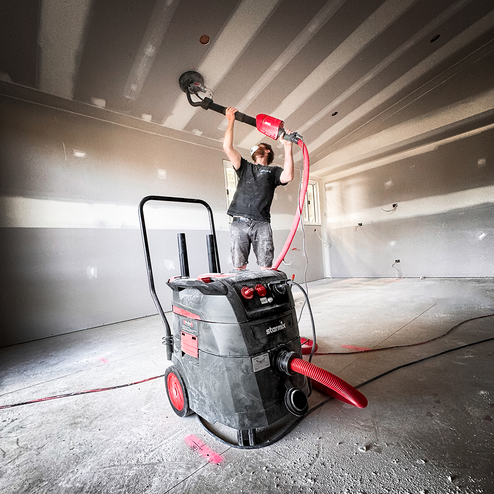 Buy Starmix® Dust Extractor ISP iPulse Series 35L 1600W - M